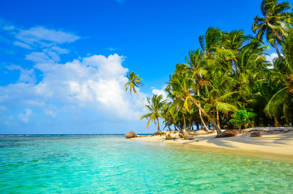 Paradise Tropical Island in Panama - San Blas - Kuna Yala. Photo Credit: Shutterstock