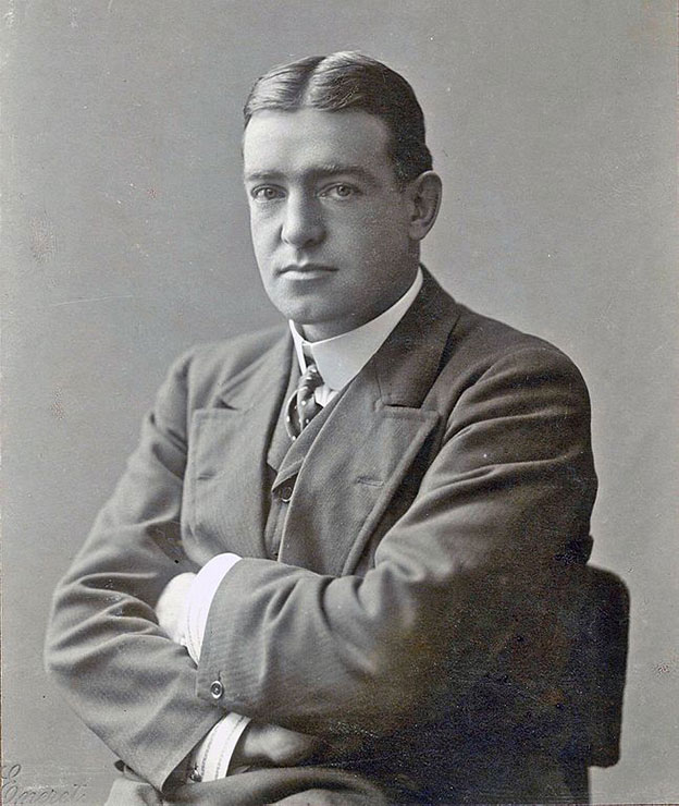 Black and white portrait of Ernest Shackleton