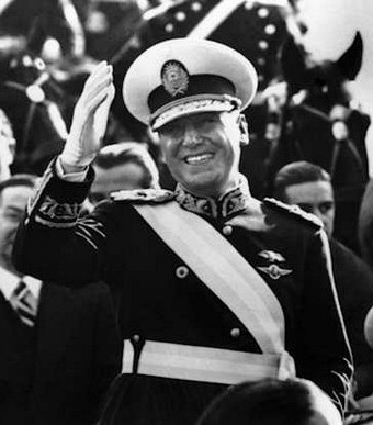  Perón with presidential sash